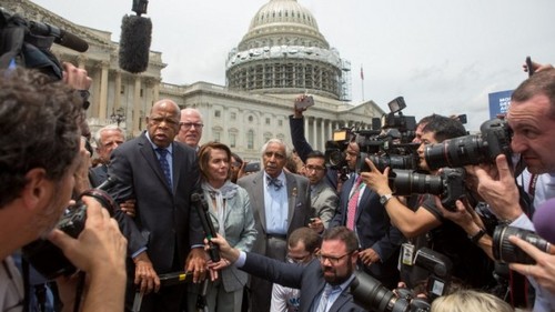 US House Democrats plans "day of action" to keep pushing for gun control - ảnh 1